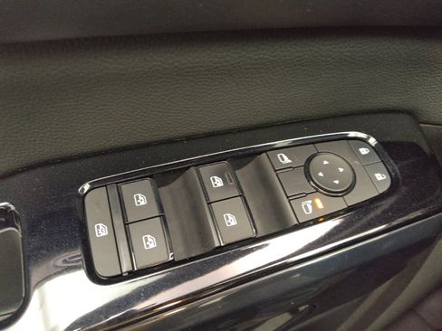 Used 2022 Nissan Pathfinder S AWD/4WD image 27
