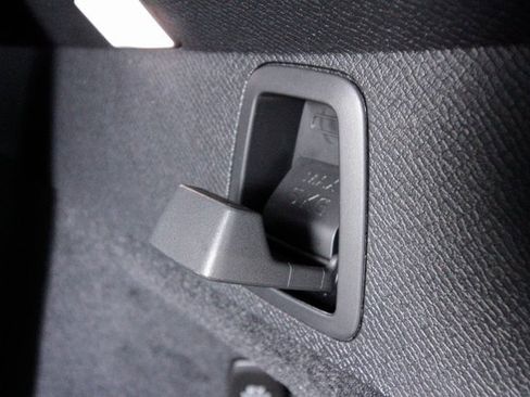 Certified 2025 Volvo XC90 B6 Plus w/ Protection Package Premier image 34