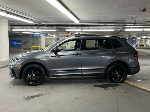 Used 2023 Volkswagen Tiguan SE R-Line image 33