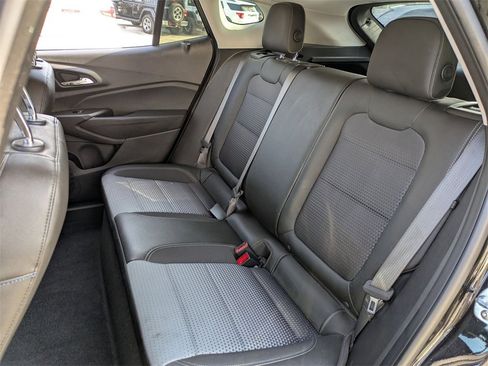 Used 2025 Chevrolet Trax LT w/ LT Convenience Package image 24