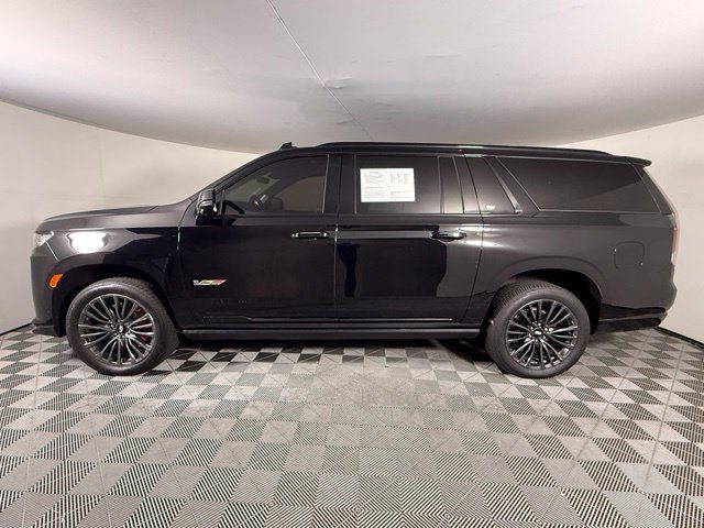 Used 2024 Cadillac Escalade ESV V AWD/4WD image 3
