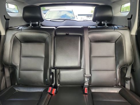 Used 2024 GMC Terrain SLT FWD image 15