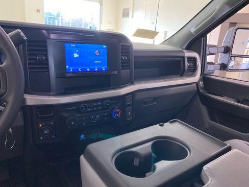 New 2026 Ford F250 XL w/ XL Chrome Package image 15