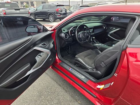 Used 2017 Chevrolet Camaro SS image 15