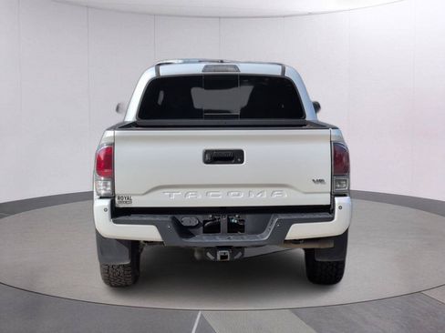 Used 2021 Toyota Tacoma TRD Sport w/ TRD Premium Sport Package AWD/4WD image 4