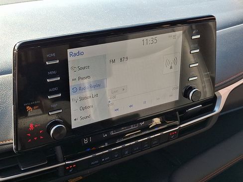 Used 2024 Toyota Sienna XSE w/ XSE Plus Package image 18