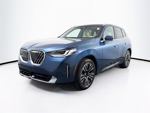 Used 2025 BMW X3 xDrive30i w/ Premium Package image 3