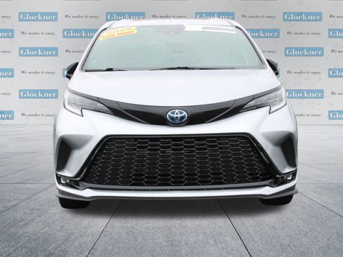 Used 2025 Toyota Sienna XSE w/ XSE Premium Package image 2