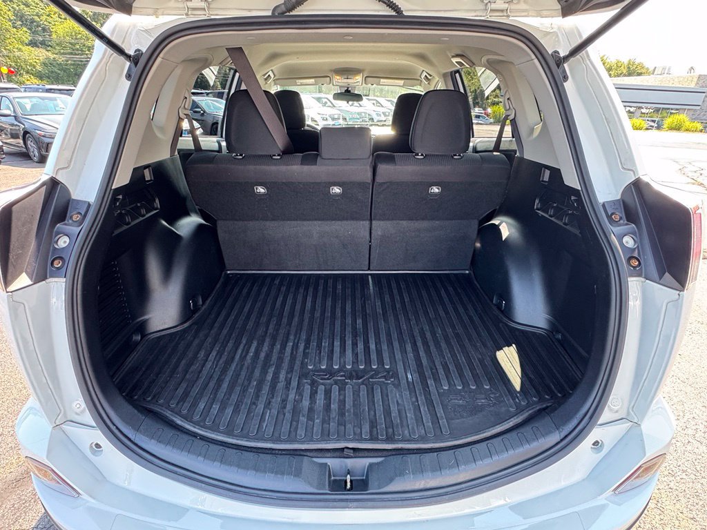 Used 2018 Toyota RAV4 LE w/ All Weather Liner Package AWD/4WD image 18