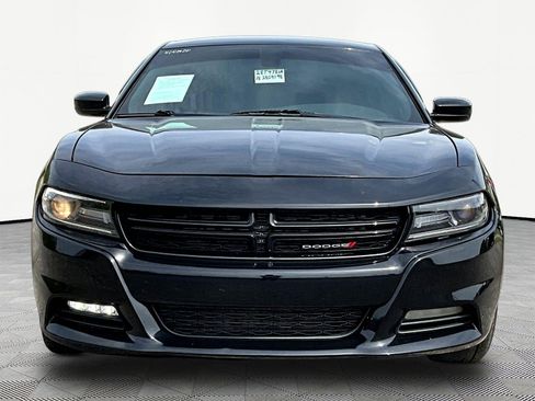 Used 2018 Dodge Charger SXT Plus RWD image 2