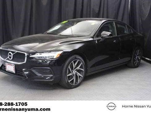 Used 2019 Volvo S60 T5 Momentum w/ Premium Package image 3