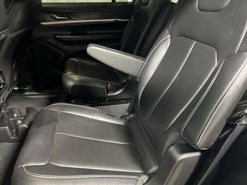 Used 2024 Jeep Grand Cherokee L Limited w/ Luxury Tech Group II image 21