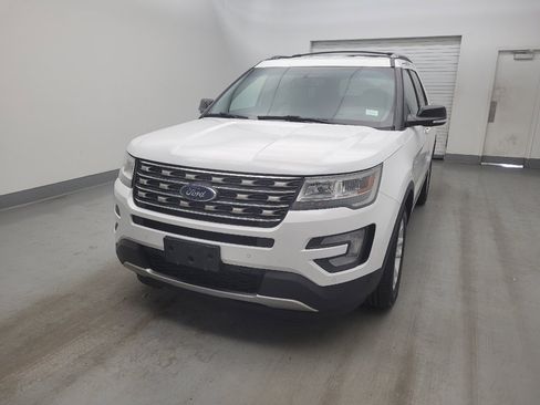 Used 2016 Ford Explorer XLT w/ Equipment Group 202A FWD image 15
