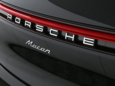 Used 2026 Porsche Macan image 36