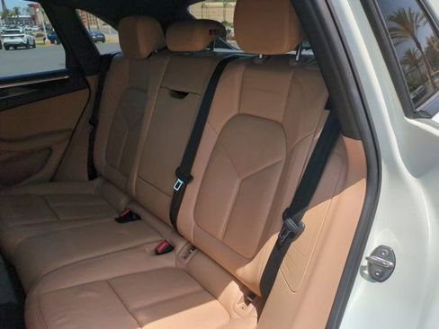 Used 2021 Porsche Macan AWD/4WD image 28