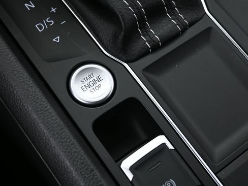 Used 2021 Volkswagen Atlas Cross Sport SE w/ Panoramic Sunroof Package image 30