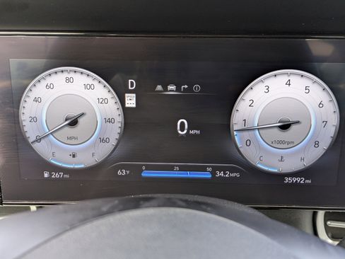 Certified 2025 Hyundai Elantra Limited image 32