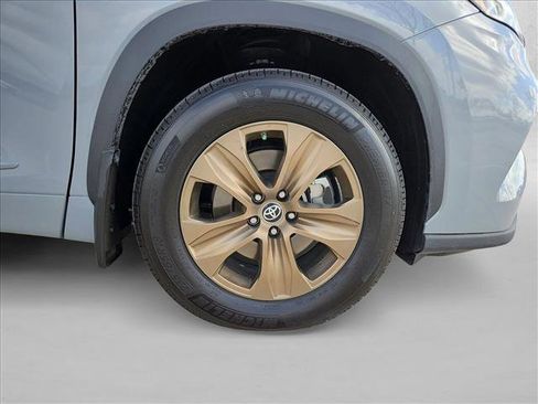 Used 2023 Toyota Highlander Bronze Edition image 26