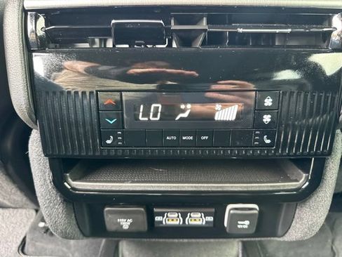 Used 2023 Jeep Wagoneer Series II RWD image 39
