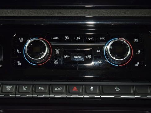 Used 2024 GMC Sierra 2500 AT4 w/ AT4 Premium Plus Package image 36