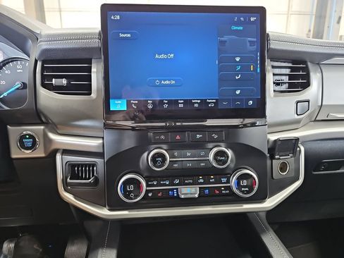 Used 2024 Ford Expedition XLT AWD/4WD image 20