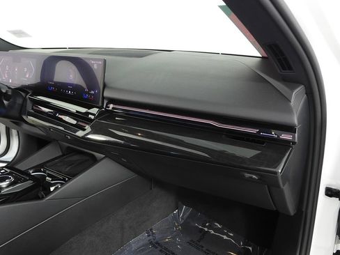 Used 2024 BMW 530i w/ Convenience Package RWD image 14
