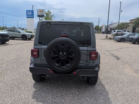 Used 2025 Jeep Wrangler Unlimited Sahara w/ Safety Group AWD/4WD image 19