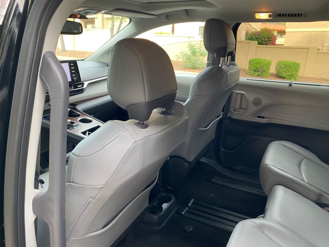 Used 2024 Toyota Sienna XLE FWD image 37