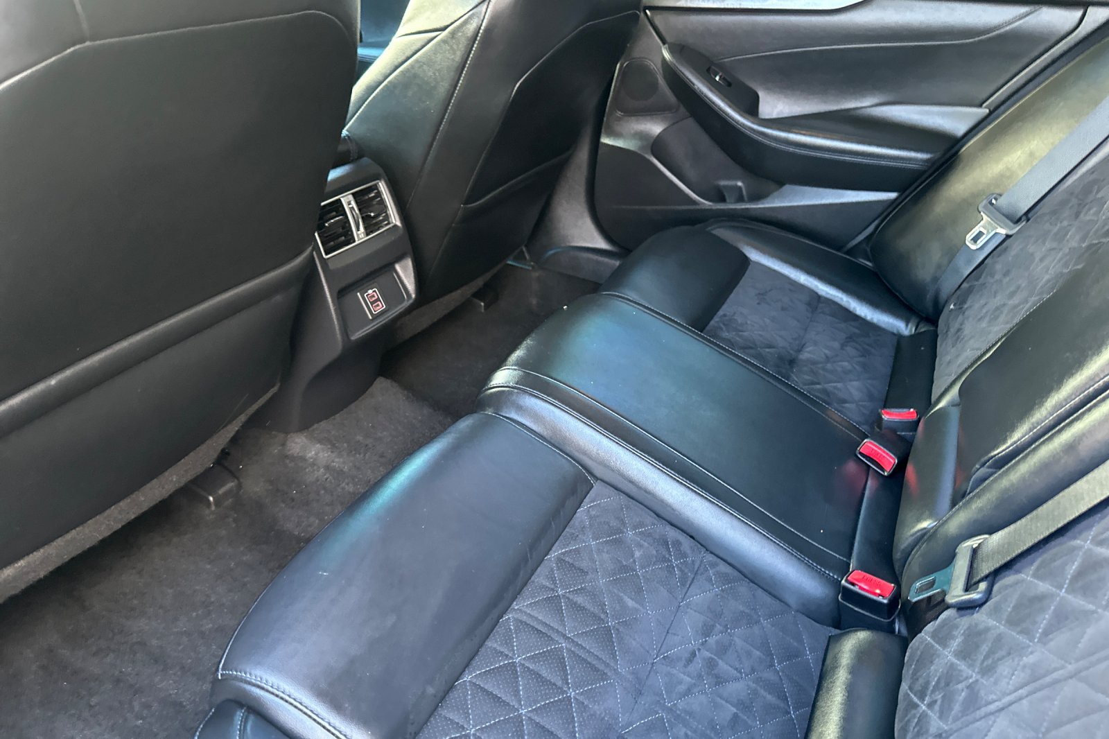 Used 2018 Nissan Maxima SR w/ Interior Lighting Package FWD image 14