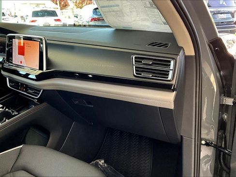 New 2026 Volkswagen Atlas Peak Edition image 16