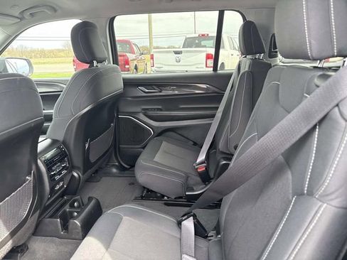 Used 2022 Jeep Grand Cherokee L Laredo w/ Luxury Tech Group I AWD/4WD image 25
