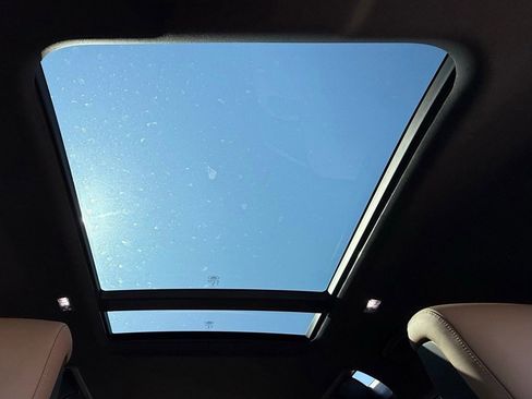 New 2026 Land Rover Defender 110 X-Dynamic SE image 33