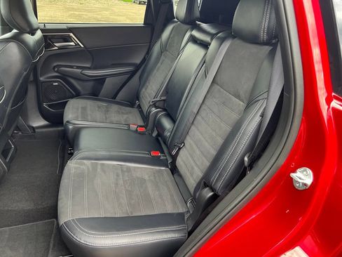Used 2025 Mitsubishi Outlander SE AWD/4WD image 23