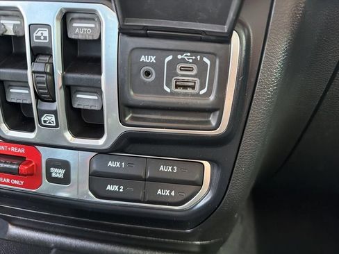 Used 2019 Jeep Wrangler Unlimited Rubicon AWD/4WD image 40