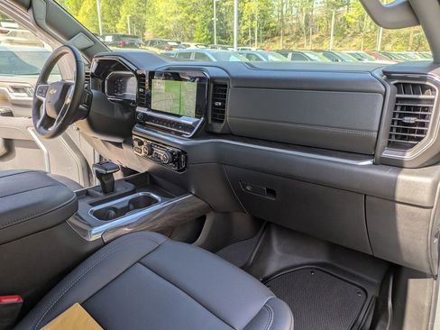 Used 2025 Chevrolet Silverado 1500 LTZ w/ LTZ Convenience Package II AWD/4WD image 32
