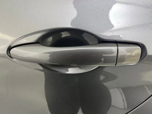 Used 2024 Nissan Versa SV w/ Trunk Package image 39