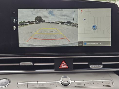 New 2026 Hyundai Elantra Limited FWD image 18