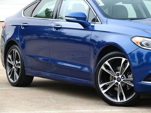 Used 2018 Ford Fusion SE w/ Fusion SE Technology Package image 18