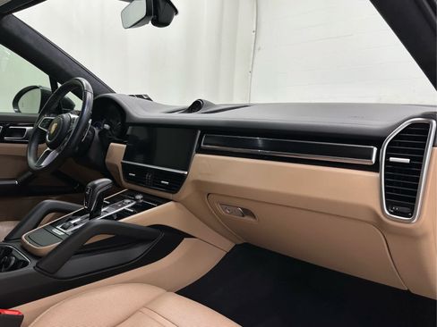 Used 2021 Porsche Cayenne GTS AWD/4WD image 17