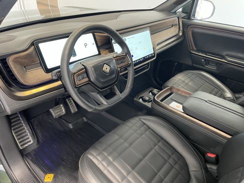 Used 2025 Rivian R1S Premium image 13