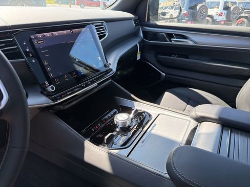 New 2026 Jeep Grand Wagoneer Limited AWD/4WD image 44