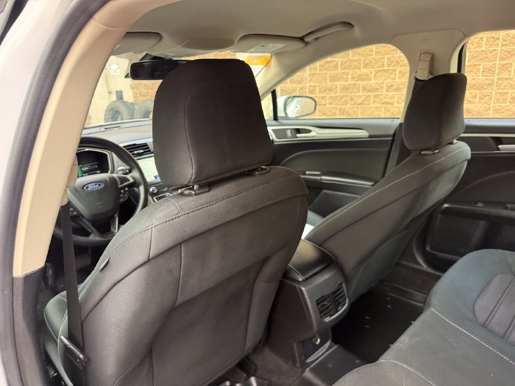 Used 2020 Ford Fusion SE FWD image 20