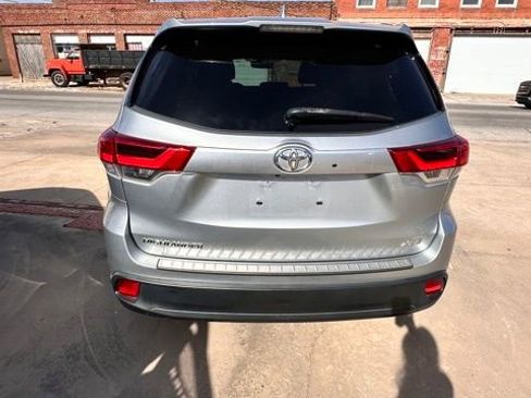 Used 2017 Toyota Highlander XLE image 8