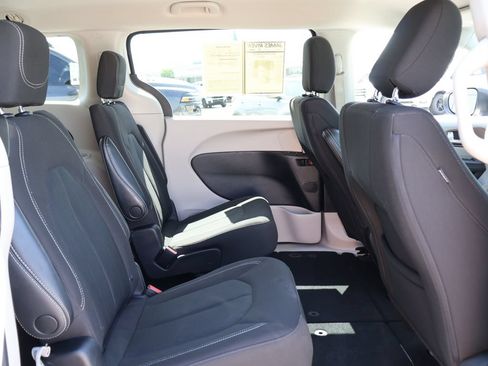 Used 2023 Chrysler Voyager LX FWD image 11