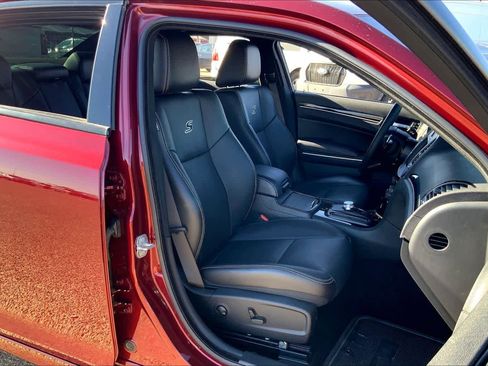 Used 2023 Chrysler 300 S w/ Comfort Group image 8