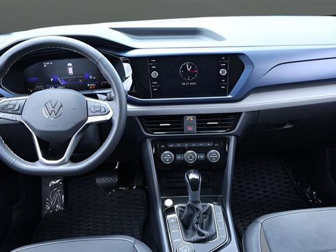 Certified 2024 Volkswagen Taos SE AWD/4WD image 16