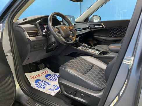 Used 2023 Mitsubishi Outlander SEL image 13