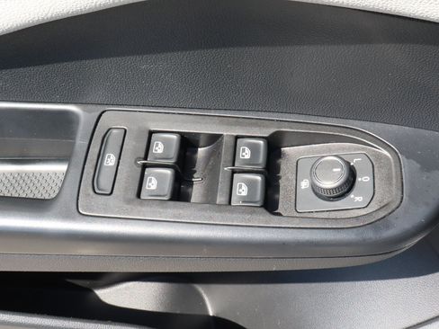 Used 2025 Volkswagen Taos S AWD/4WD image 14