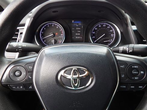 Used 2018 Toyota Camry LE image 18