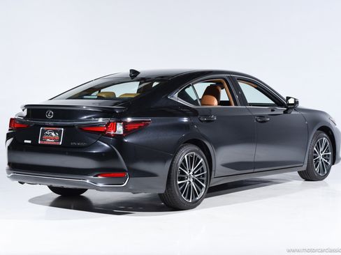 Used 2024 Lexus ES 300h w/ Premium Package image 6